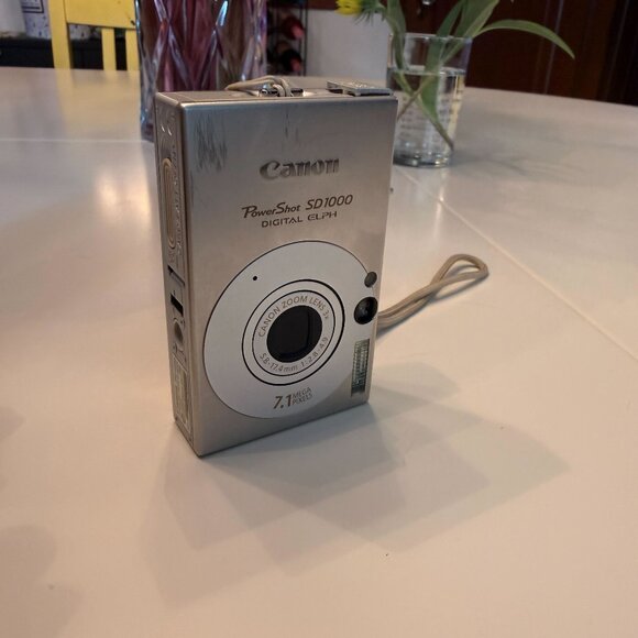 Canon PowerShot SD1000 Digital Elph 7.1 camera bundle - TESTED WORKING - Picture 8 of 16